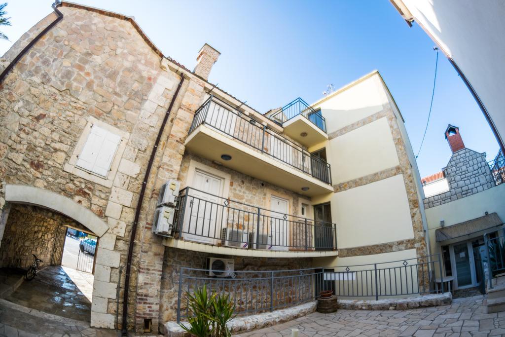 Ducina Apartments Milna  Esterno foto
